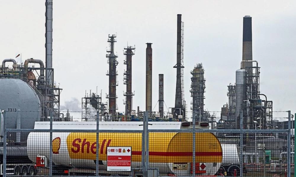 Shell: Ο πετρελαϊκός κολοσσός θα μειώσει τις εκπομπές άνθρακα κατά 45%